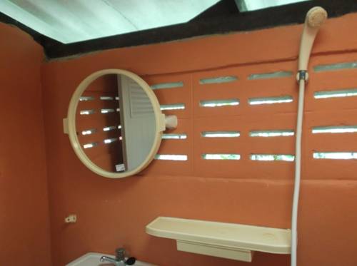 Imagen de la habitación del Hotel Jungle Hut Bungalows &. Foto 6