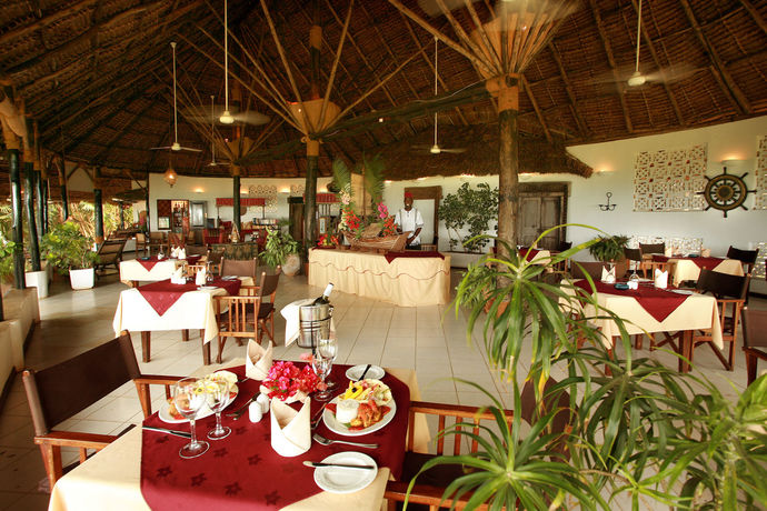 Imagen del bar/restaurante del Hotel Jungle Paradise Beach Resort and Spa Mbweni Ruins. Foto 5