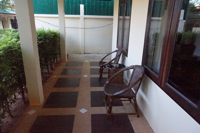 Imagen de la piscina del Hotel Jungle Village Bungalows. Foto 14