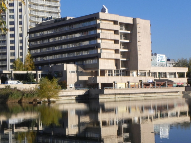 Imagen de los exteriores del Hotel Junior, Bratislava. Foto 12
