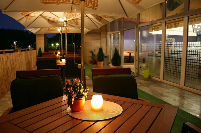Imagen de los interiores del Hotel Junior, Bratislava. Foto 16