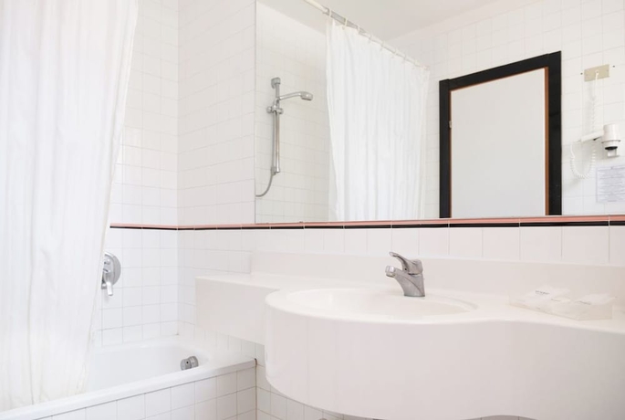 Imagen de la habitación del Hotel Junior. Foto 15