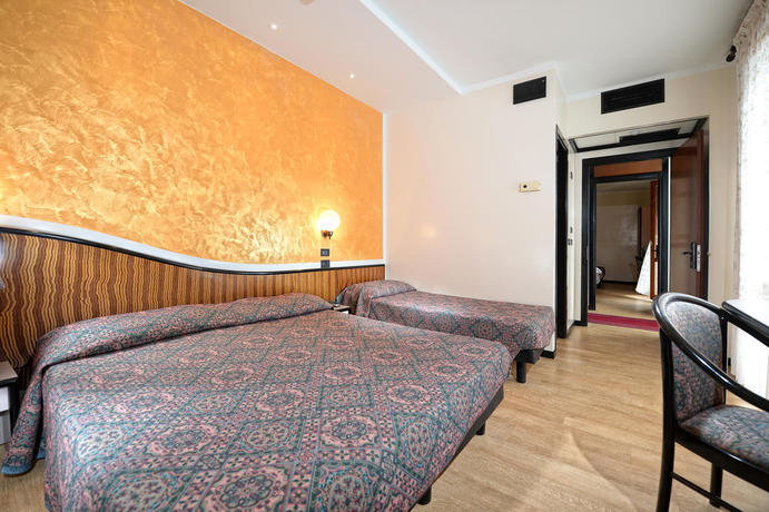 Imagen general del Hotel Junior Family. Foto 3