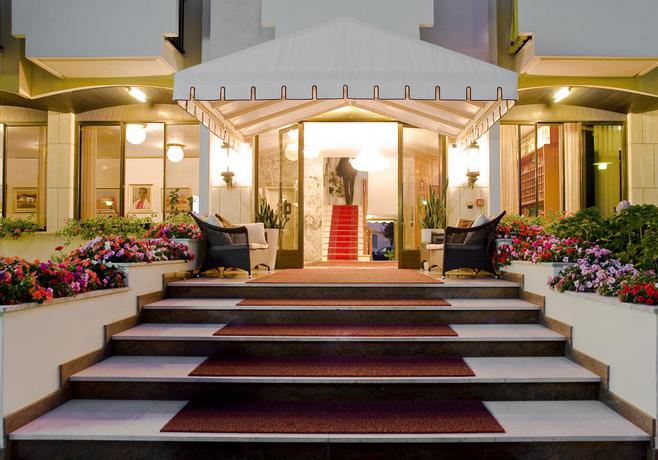 Imagen general del Hotel Junior Family. Foto 4