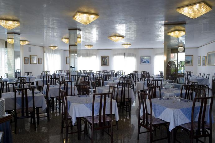 Imagen general del Hotel Junior Family. Foto 6