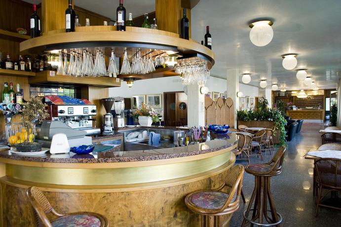 Imagen general del Hotel Junior Family. Foto 7