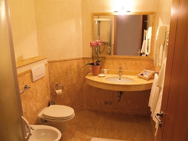 Imagen general del Hotel Junior Family. Foto 8