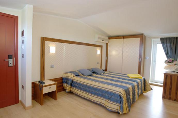 Imagen general del Hotel Junior Family. Foto 12