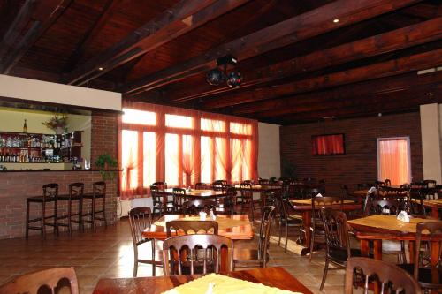 Imagen del bar/restaurante del Hotel Junior, Zamość. Foto 5