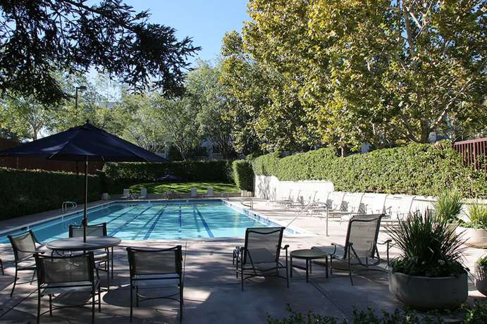 Imagen de la piscina del Hotel Juniper Cupertino, Curio Collection By Hilton. Foto 20
