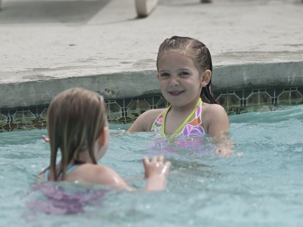 Imagen de la piscina del Hotel Juniper Hill Inn. Foto 17