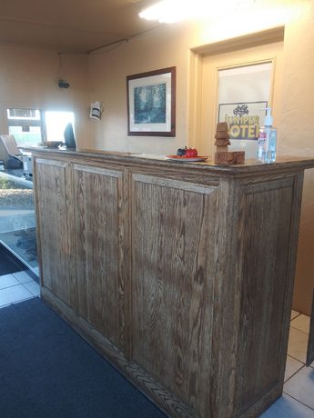 Imagen de los interiores del Hotel Juniper Motel Madras. Foto 17