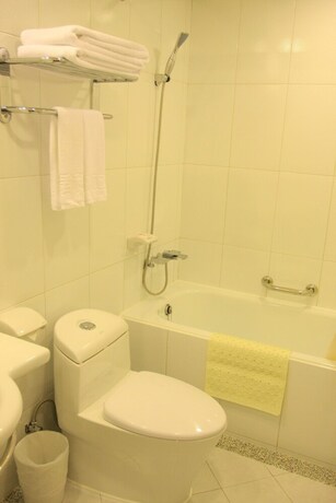 Imagen de la habitación del Hotel Junli. Foto 28