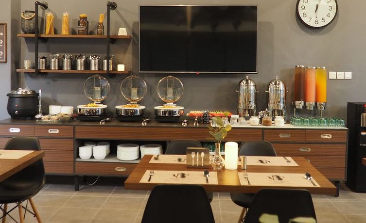 Imagen del bar/restaurante del Hotel Juno Tanah Abang Jakarta. Foto 3