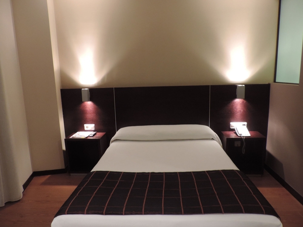 Imagen de la habitación del Hotel Junquera. Foto 10