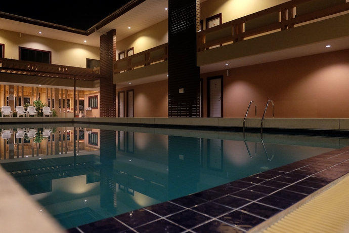 Imagen de la piscina del Hotel Juntima Place At Amphawa. Foto 15
