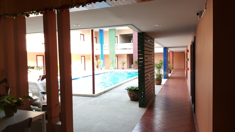 Imagen de la piscina del Hotel Juntima Place At Amphawa. Foto 17