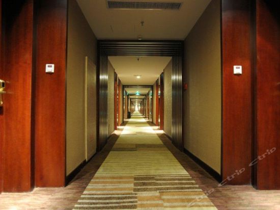 Imagen de los interiores del Hotel Junyi Wangchao. Foto 9