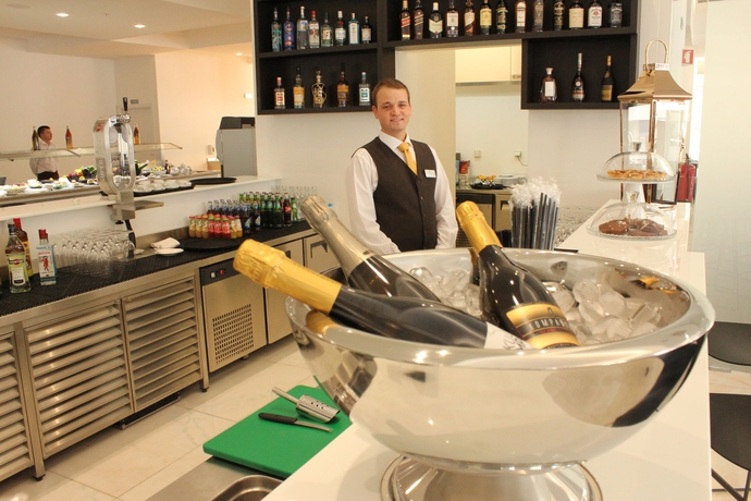 Imagen del bar/restaurante del Hotel Jupiter Lisboa &ndash; Rooftop and Spa. Foto 3