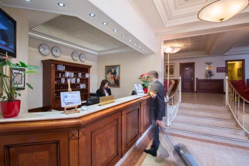 Imagen de los interiores del Hotel Just Saronno. Foto 5