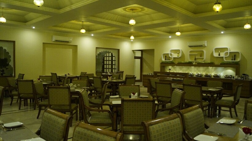 Imagen del bar/restaurante del Hotel Justa Brij Bhoomi Nathdwara. Foto 14