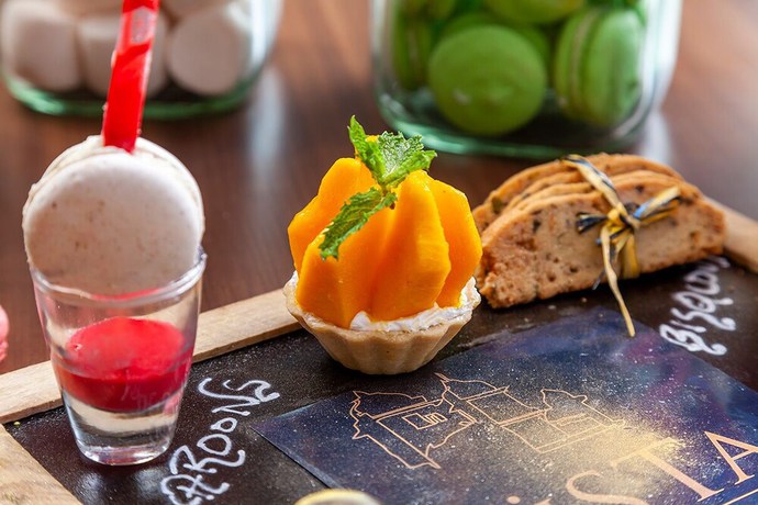 Imagen del bar/restaurante del Hotel Justa Ssatva Resort and Convention Centre, Udiapur. Foto 4