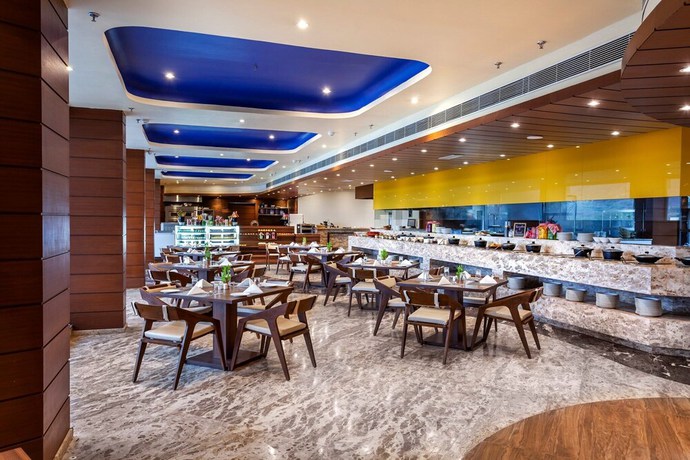 Imagen del bar/restaurante del Hotel Justa Ssatva Resort and Convention Centre, Udiapur. Foto 5