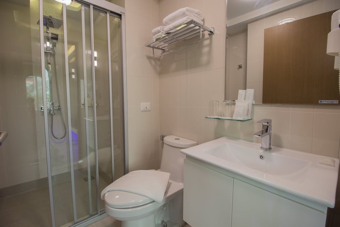 Imagen de la habitación del Hotel Justice, Bangkok. Foto 13