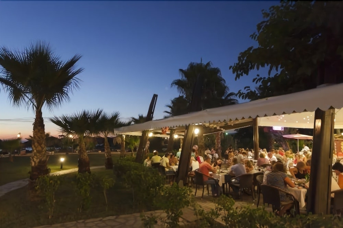 Imagen del bar/restaurante del Hotel Justiniano Club Park Conti &ndash; All Inclusive. Foto 4