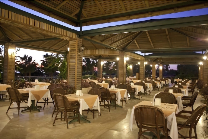 Imagen del bar/restaurante del Hotel Justiniano Club Park Conti &ndash; All Inclusive. Foto 6