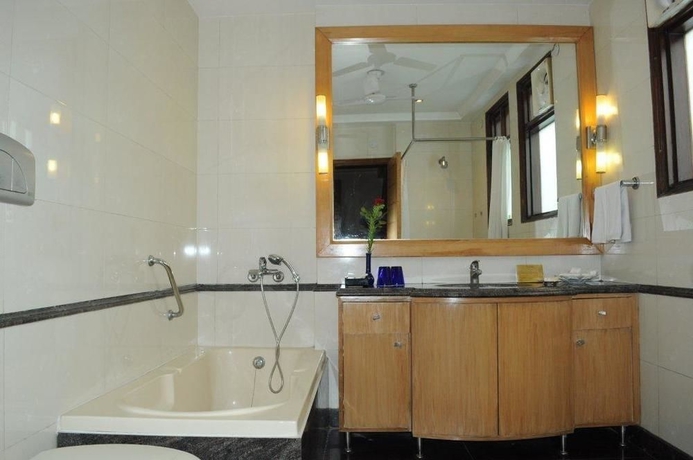 Imagen de la habitación del Hotel J&uuml;sta Panchsheel Park. Foto 5