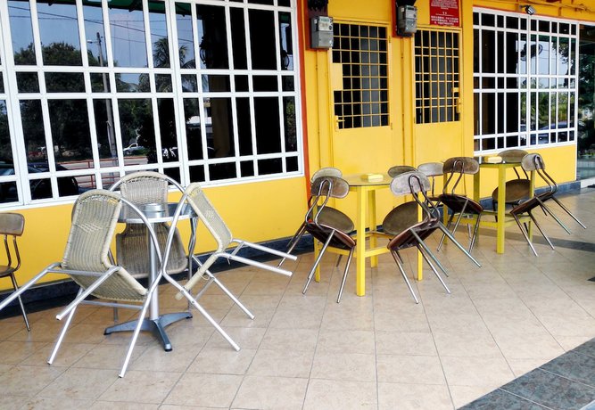 Imagen de los exteriores del Hotel Jv Simpang Ampat. Foto 13