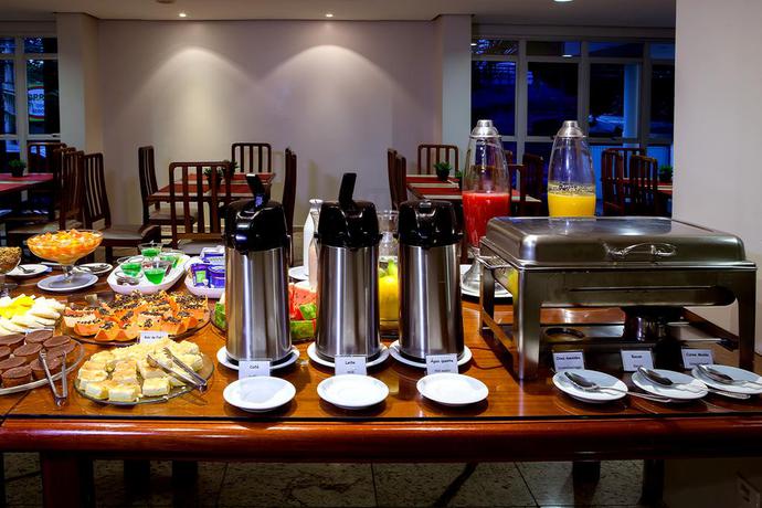 Imagen del bar/restaurante del Hotel Jva Fenix. Foto 2