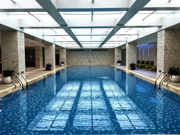Imagen de la piscina del Hotel Jw Marriott Harbin River North. Foto 19