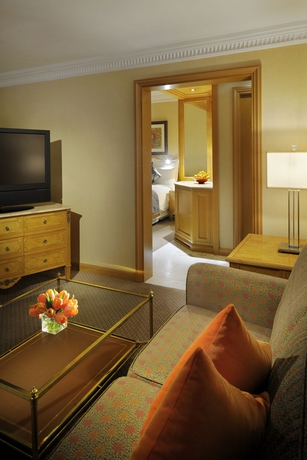 Imagen de los interiores del Hotel Jw Marriott Kuwait City. Foto 10