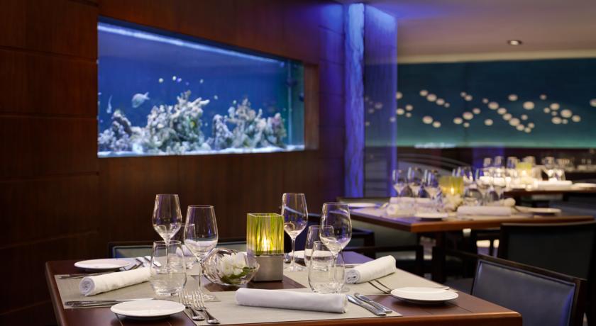 Imagen del bar/restaurante del Hotel Jw Marriott Marquis City Center Doha. Foto 4