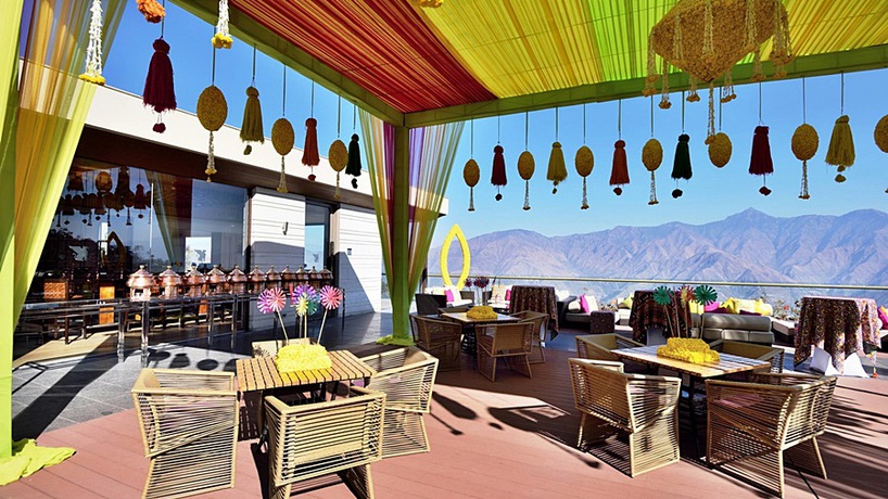 Imagen del bar/restaurante del Hotel Jw Marriott Mussoorie Walnut Grove Resort & Spa. Foto 2