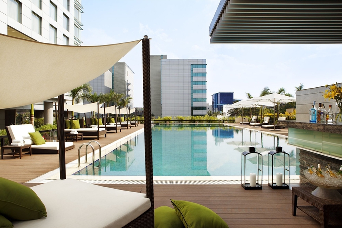Imagen de la piscina del Hotel Jw Marriott Pune. Foto 16