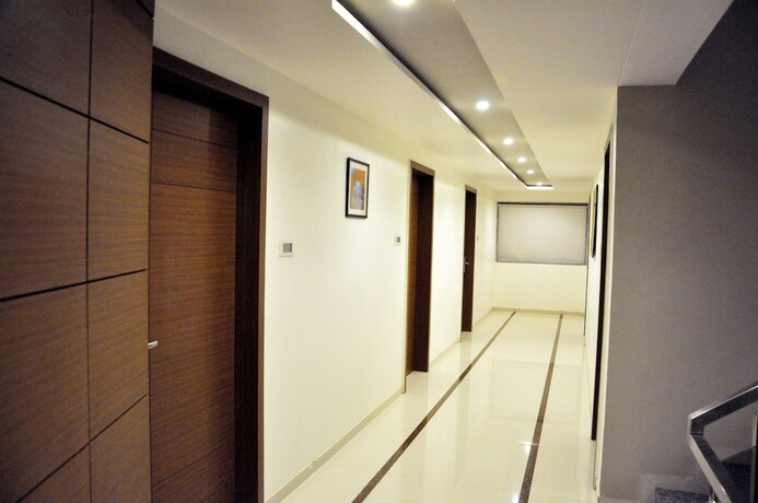 Imagen general del Hotel Jyoti, Rajkot. Foto 14