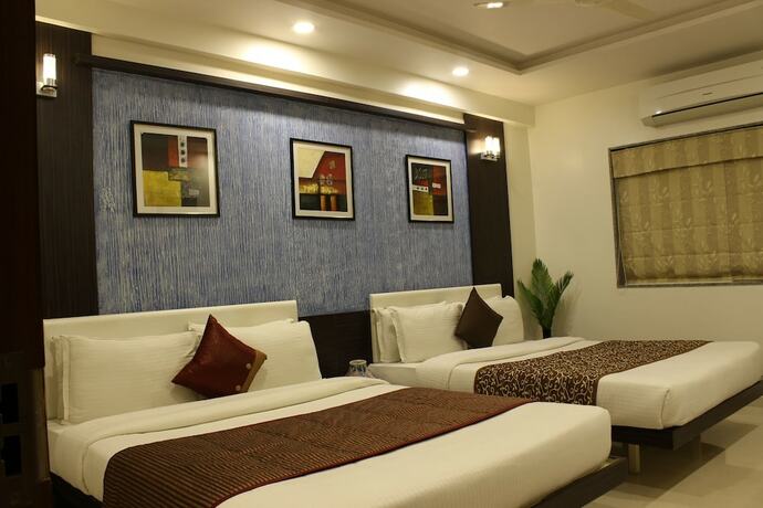 Imagen de la habitación del Hotel Jyoti, Rajkot. Foto 16
