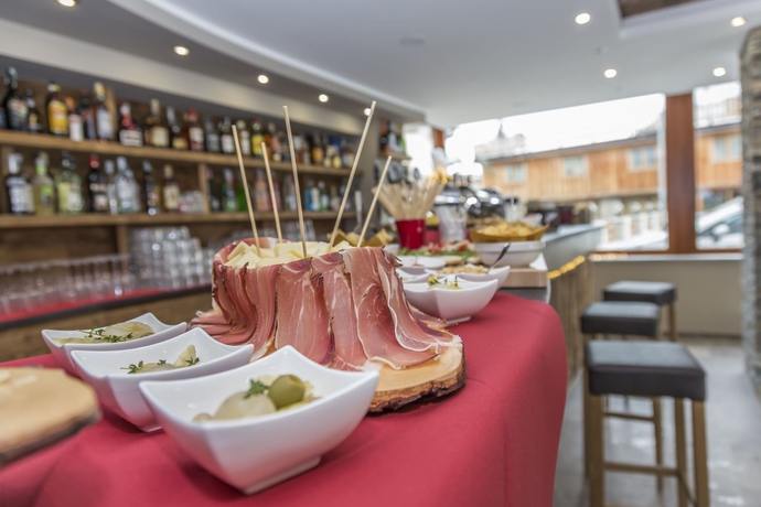 Imagen del bar/restaurante del Hotel K2. Foto 2