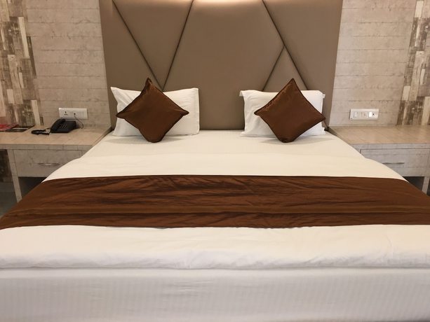 Imagen de la habitación del Hotel K3 Club Residency. Foto 2