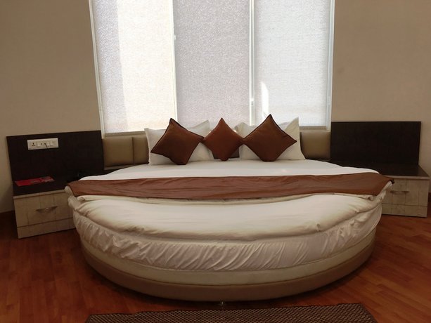 Imagen de la habitación del Hotel K3 Club Residency. Foto 6