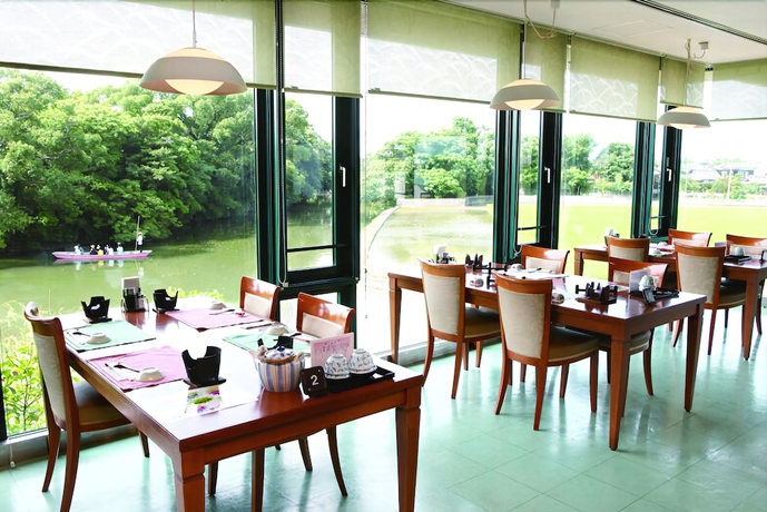 Imagen del bar/restaurante del Hotel KAMENOI HOTEL Yanagawa. Foto 2