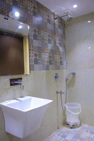 Imagen de la habitación del Hotel KANDA CONTINENTAL. Foto 19