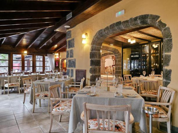 Imagen del bar/restaurante del Hotel KARAT El Nogal Hotel Boutique & Spa ADULTS ONLY. Foto 2