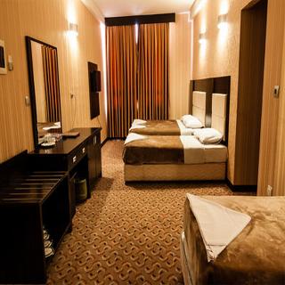 Imagen de la habitación del Hotel KARIMEH QOM. Foto 4