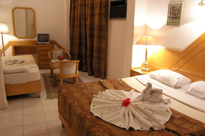 Imagen de la habitación del Hotel KARNAK. Foto 2