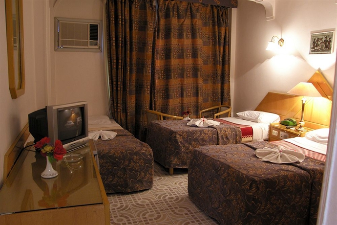 Imagen de la habitación del Hotel KARNAK. Foto 3