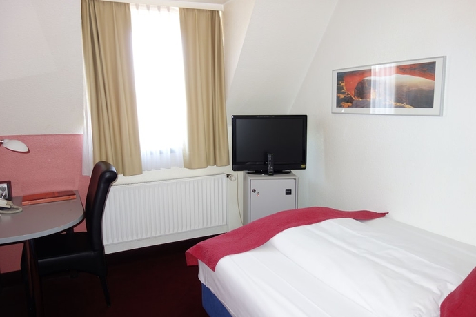 Imagen de la habitación del Hotel KASTENS. Foto 10